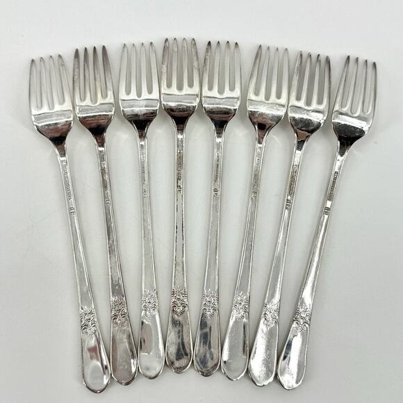 1847 Rogers Bro International ADORATION Silverplate 8 Dinner Forks 7 5/8" - Picture 2 of 5